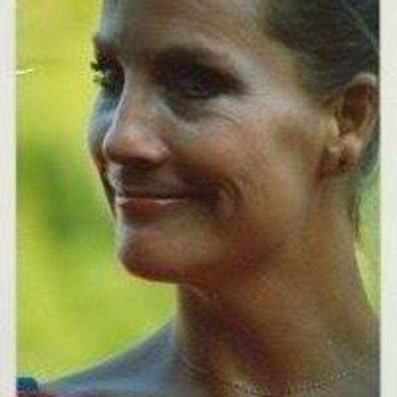 Meet your Posher, Lesley - Picture 1 of 1